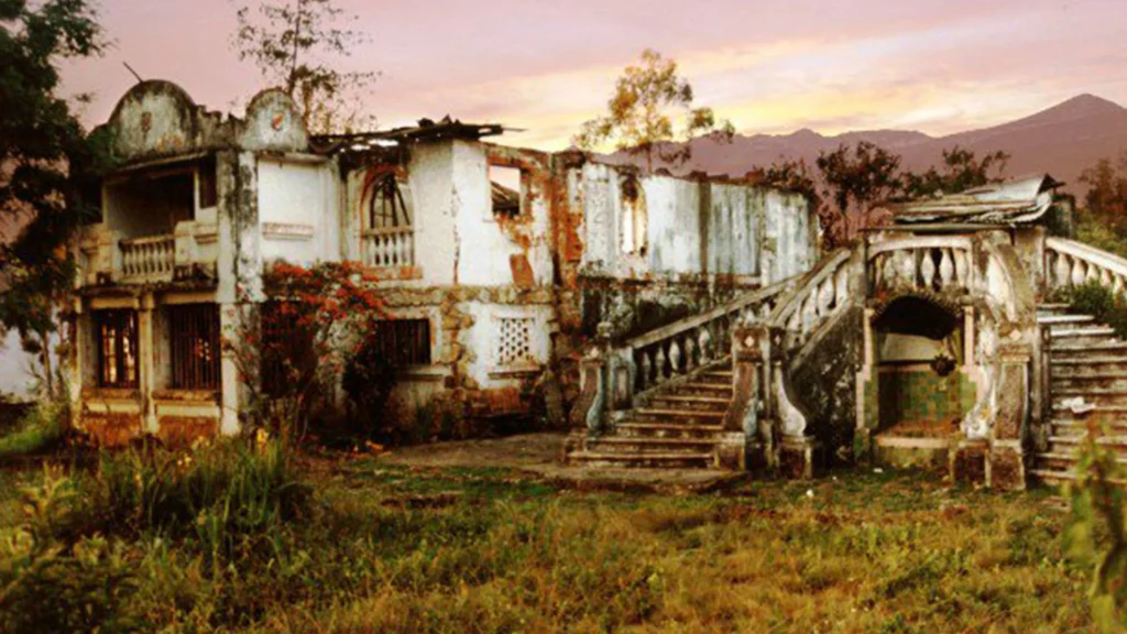 Edificio antiguo que se usaba como campo de concentracion en fusagasuga